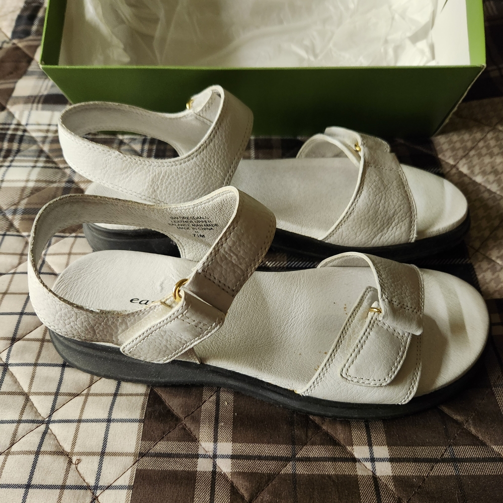 Easy Spirit White ⁹Sandals - Picture 2 of 5